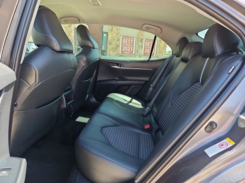 Used 2018 Toyota Camry SE w/ Convenience Package FWD image 7