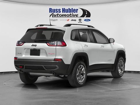 Used 2019 Jeep Cherokee Trailhawk w/ Comfort/Convenience Group AWD/4WD image 2