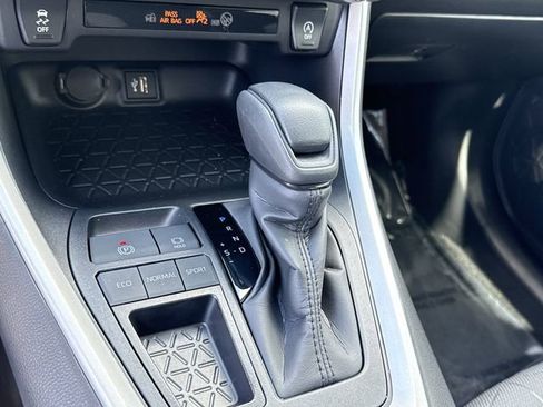 Used 2025 Toyota RAV4 XLE w/ Convenience Package image 32