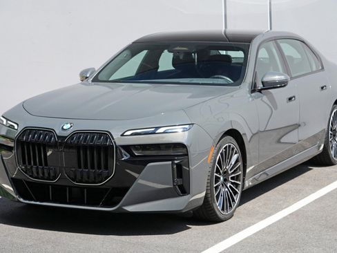 Used 2026 BMW 740i w/ Premium Package RWD image 56