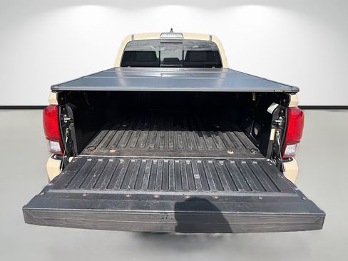 Used 2019 Toyota Tacoma TRD Sport RWD image 11