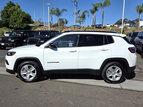 Certified 2022 Jeep Compass Latitude image 2
