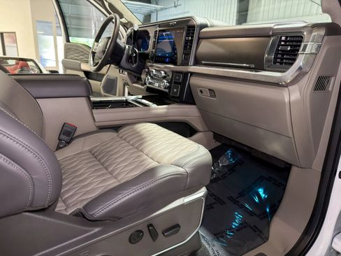 Used 2025 Ford F450 Platinum w/ Platinum Plus Package AWD/4WD image 13