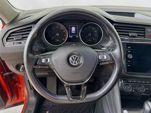 Used 2018 Volkswagen Tiguan SE w/ Panoramic Sunroof Package AWD/4WD image 19