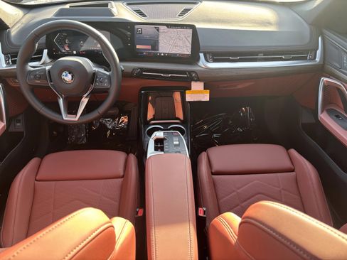 Used 2026 BMW X1 xDrive28i w/ Technology Package image 9