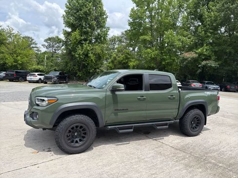 Used 2021 Toyota Tacoma TRD Off-Road w/ Technology Package AWD/4WD image 6