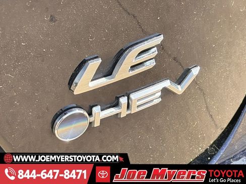 Used 2025 Toyota Corolla LE image 11