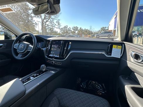 Used 2025 Volvo XC60 B5 Core w/ Protection Package Premier image 10