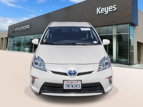Used 2015 Toyota Prius Four image 2