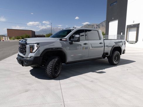 Used 2024 GMC Sierra 2500 AT4X w/ AT4X AEV Edition AWD/4WD image 8