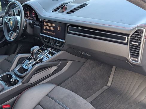 Certified 2022 Porsche Cayenne GTS AWD/4WD image 13