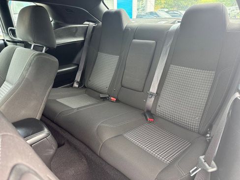 Used 2022 Dodge Challenger SXT image 7