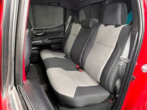 Used 2022 Toyota Tacoma TRD Off-Road w/ Technology Package image 19