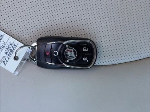 Used 2023 Buick Enclave Essence image 21