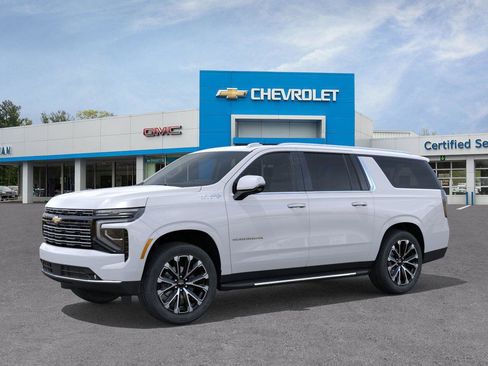 New 2026 Chevrolet Suburban High Country image 2