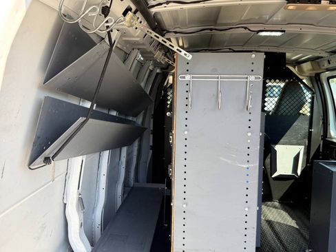 Used 2016 Chevrolet Express 2500 RWD image 12