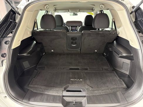 Used 2017 Nissan Rogue SV image 21