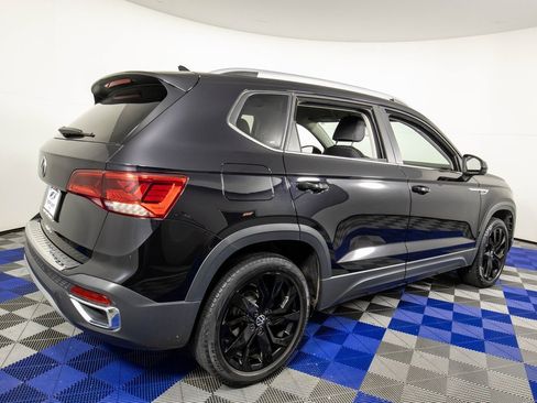 Used 2023 Volkswagen Taos SE image 4