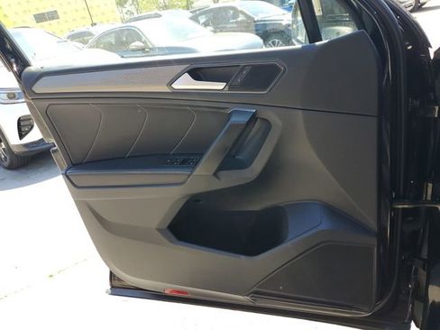 Used 2023 Volkswagen Tiguan SE image 29