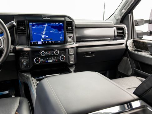 Used 2025 Ford F250 Lariat AWD/4WD image 37