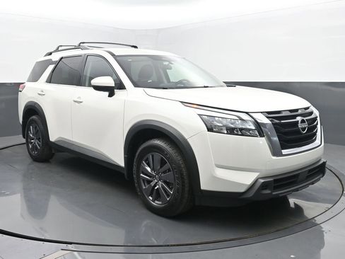 Used 2023 Nissan Pathfinder SV image 7