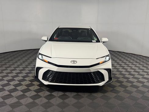 Used 2025 Toyota Camry SE FWD image 2