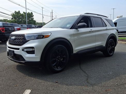 Certified 2023 Ford Explorer XLT w/ Equipment Group 202A AWD/4WD image 5