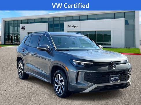 Used 2025 Volkswagen Tiguan S image 3