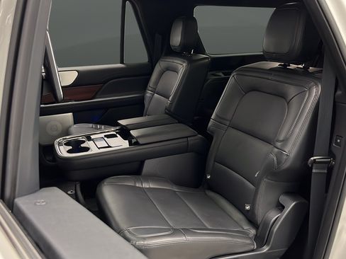 Used 2022 Lincoln Navigator L Reserve AWD/4WD image 23
