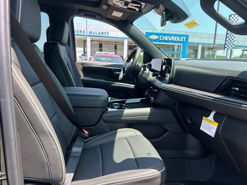 New 2026 Chevrolet Suburban Premier w/ Sun And Tow Package AWD/4WD image 35