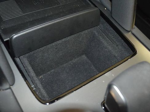 Used 2025 Land Rover Discovery Sport S image 32