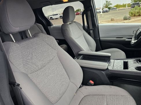 Used 2025 Toyota Sienna LE FWD image 26