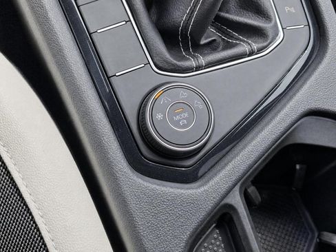 New 2026 Volkswagen Taos SE AWD/4WD image 32