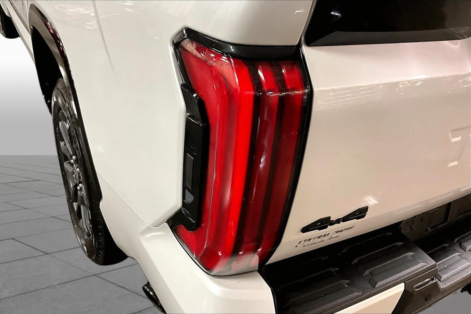 Used 2023 Toyota Tundra Platinum AWD/4WD image 28