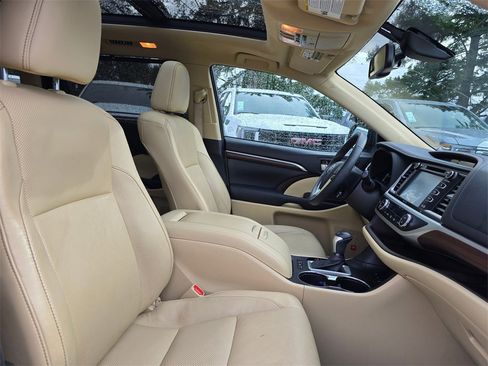 Used 2015 Toyota Highlander Limited Platinum image 41