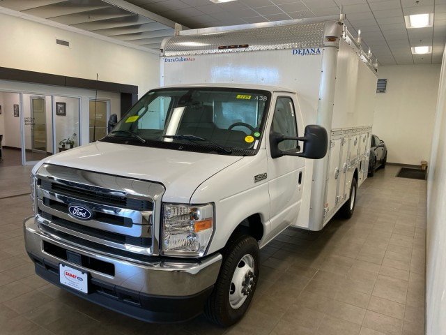 New 2026 Ford E-450 and Econoline 450 Super Duty w/ Power Equipment Group RWD image 4