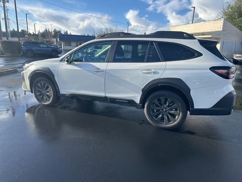 Used 2025 Subaru Outback Onyx Edition image 4