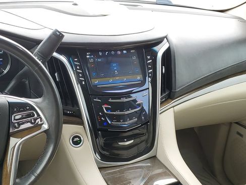 Used 2020 Cadillac Escalade 4WD image 30