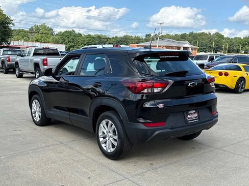 Used 2021 Chevrolet TrailBlazer LS w/ LPO, Blackout Package FWD image 4