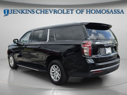 Used 2024 Chevrolet Suburban LT RWD image 8