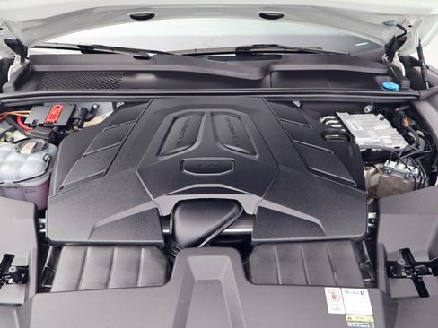 Certified 2024 Porsche Cayenne AWD/4WD image 26