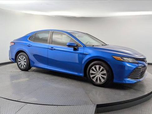 Used 2019 Toyota Camry LE image 9