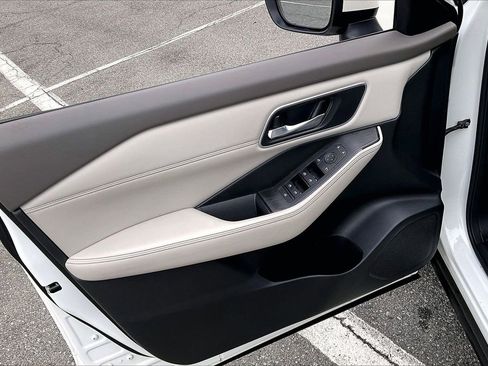 Used 2021 Nissan Rogue SV w/ Premium Package image 27