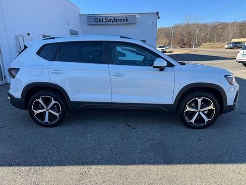 New 2026 Volkswagen Taos SEL image 4