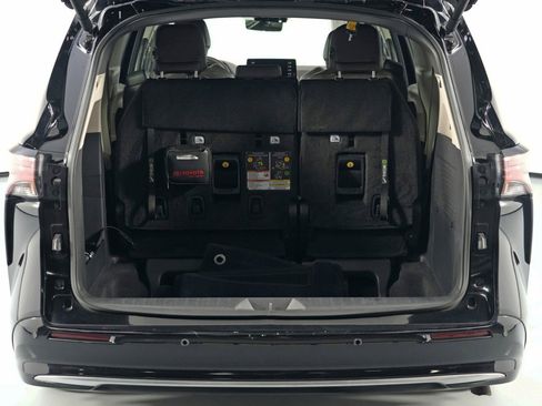 Used 2024 Toyota Sienna Platinum image 10