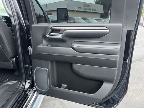 Used 2024 Chevrolet Silverado 2500 LTZ w/ LTZ Convenience Package image 40