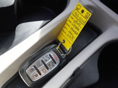 Used 2023 Chrysler Voyager LX image 2