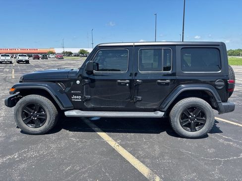 Used 2020 Jeep Wrangler Unlimited Sahara w/ Dual Top Group AWD/4WD image 8