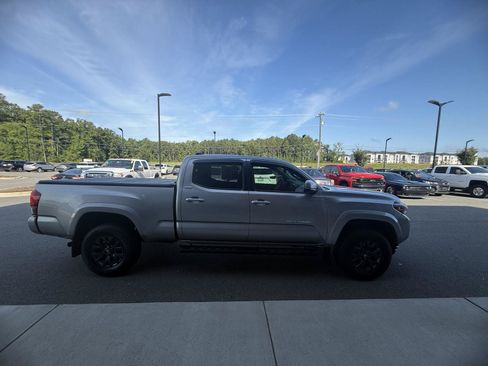 Used 2023 Toyota Tacoma SR5 w/ Technology Package AWD/4WD image 7