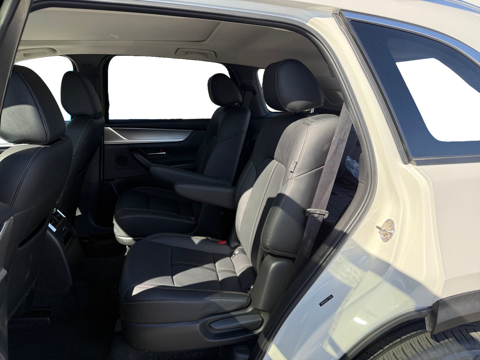 Certified 2024 MAZDA CX-90 Plug-In Hybrid w/ Premium Pkg AWD/4WD image 16
